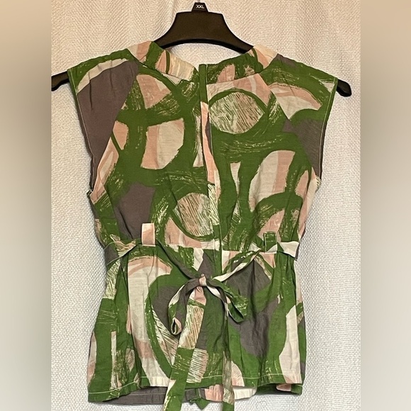 Tulle abstract print top with ruffle detail - Picture 3 of 5